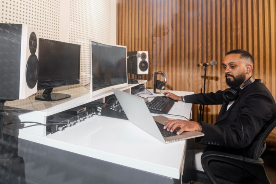What to Look For in a Professional Audio Visual Equipment Contract